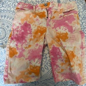 Girls tie dye Bermuda shorts. Kneelength